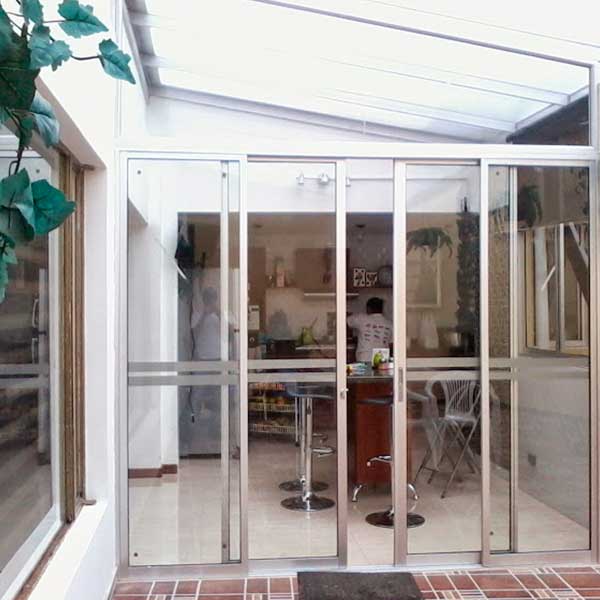 Marquesinas en Vidrio y Aluminio.